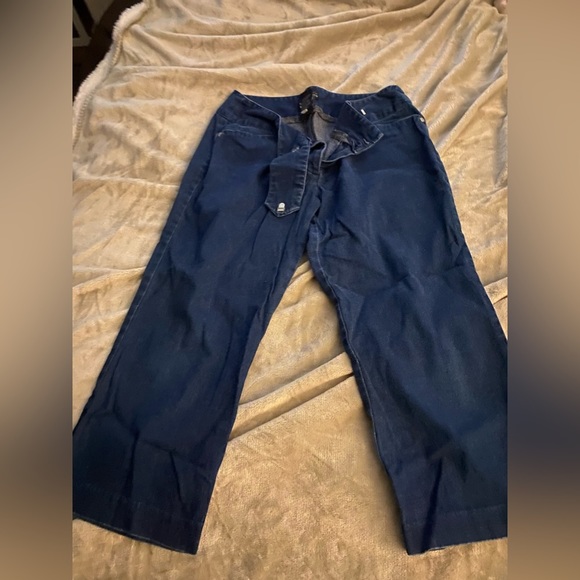 No Boundaries Stretch Capris size 11​ - Picture 2 of 6